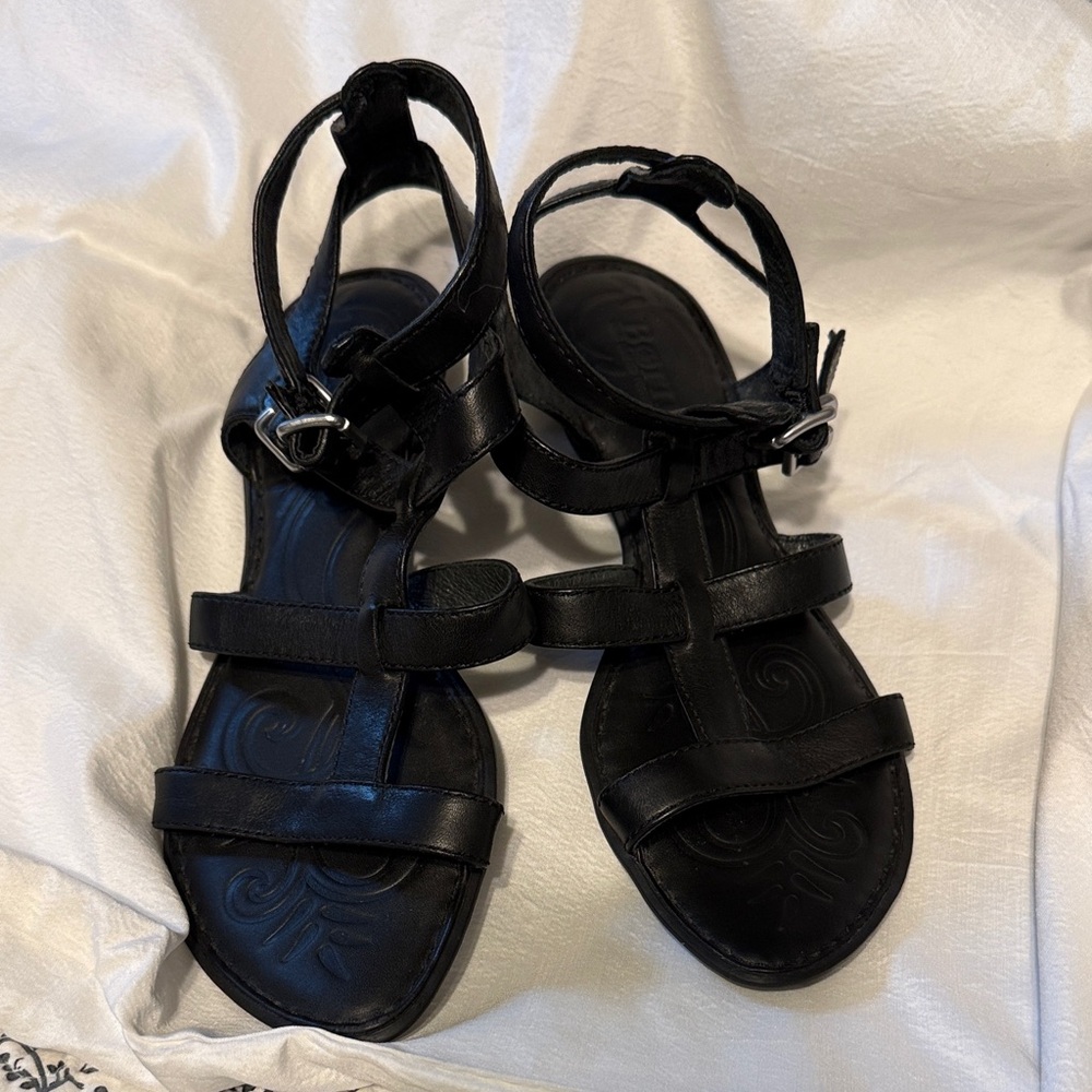 Born Black Leather Ankle strap Gladiator Women's Sandals size 7 Worn only to try